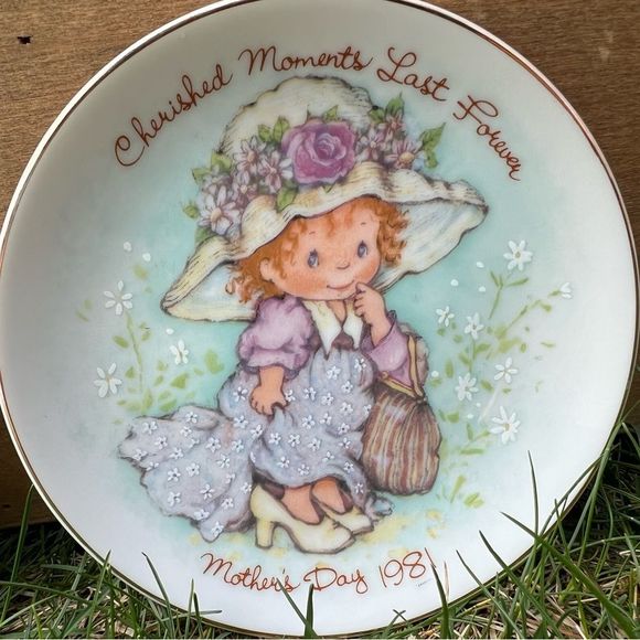1981 & 1983 Avon Mother’s Day Plates - Picture 4 of 5